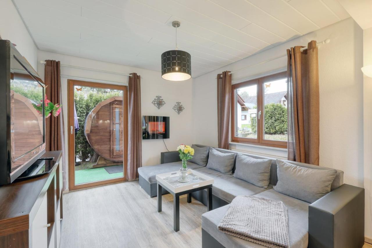 Seepark Kirchheim Ferienhaus Bei Diane Mit Sauna Exterior photo